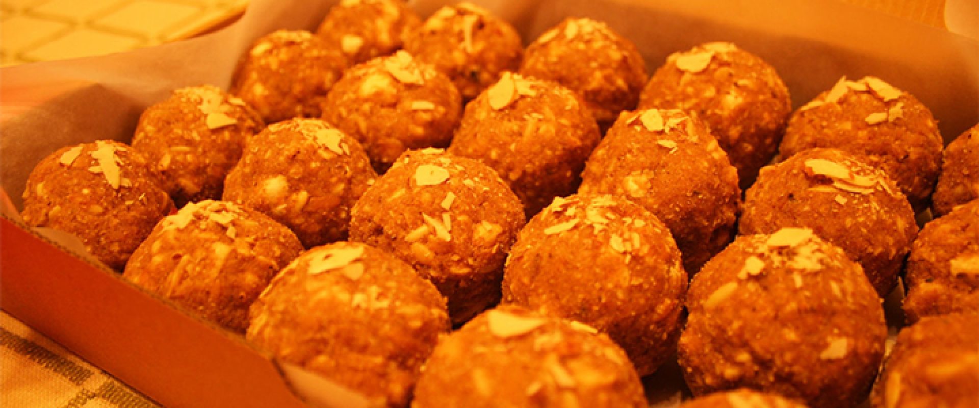 5651217671-gond-panjiri-laddoo